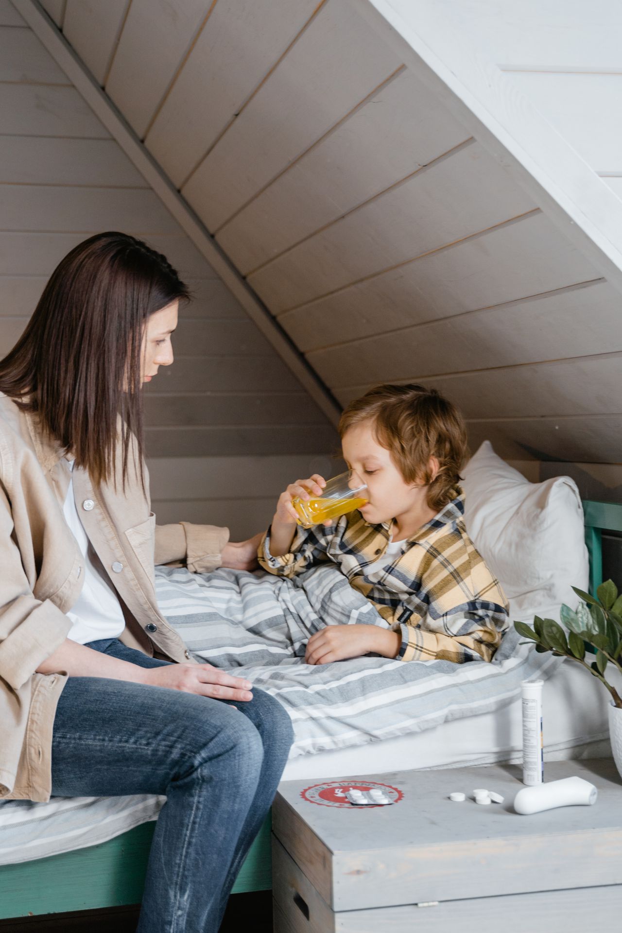 Bé ho nhiều phải làm sao? Cách chăm sóc và dấu hiệu cần đưa trẻ đi khám